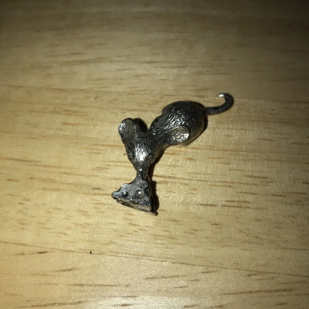 2 MINIATURE - PEWTER FIGURINE - RAT / MOUSE / MICE - EATING SWISS CHEESE